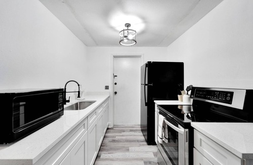East Tampa House | 5 Star Renovated Home/Mins to Tampa General Hospital/Hot Tub