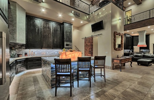Apache Junction House | 5 Star *Sleeps 22 6 Bed 6 Bath 6,000 SQ Ft Modern Superstition Mnt Estate