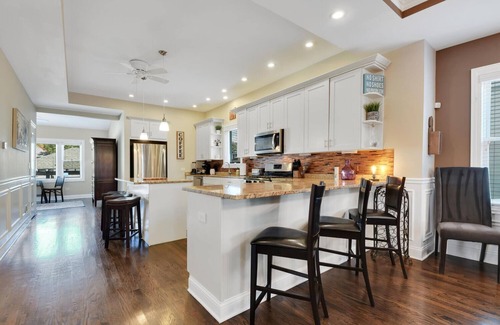 Berwyn House | 5 Star Upscale Entire Family Neighborhood Home