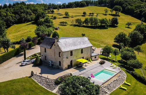 Sainte-Eulalie-d'Olt Villa | 5-star villa with heated pool and panoramic view Gîte Exception Aveyron