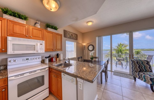 St. Petersburg - Clearwater Condo | 5-Star Waterfront Condo with amazing reviews! Mins to Beach! Great location!