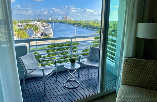 Birch Park Finger Streets Apartment | 5 Stars Apart-Suites by Hilton. Amazing views.