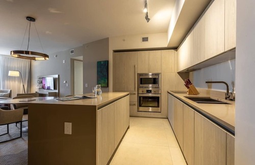 Hollywood Condo | 5 Stars LYFE , 25th floor 1bedroom on Beach with Ocean view