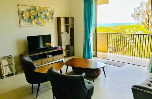 Batu Ferringhi Apartment | 5 Stars Seafront Suite By The Sea 日落无敌全海景 5星 酒店等级