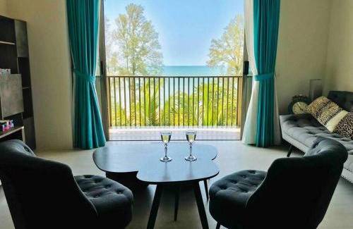 Batu Ferringhi Apartment | 5 Stars Seafront Suite By The Sea 日落无敌全海景 5星 酒店等级