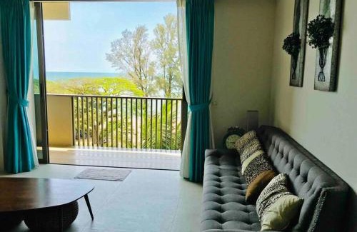 Batu Ferringhi Apartment | 5 Stars Seafront Suite By The Sea 日落无敌全海景 5星 酒店等级