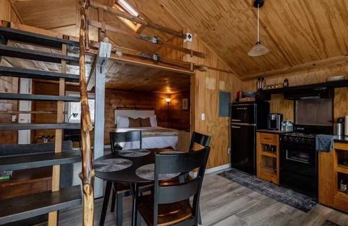 Acra Cabin | 5 State View-Cozy Mountain Loft