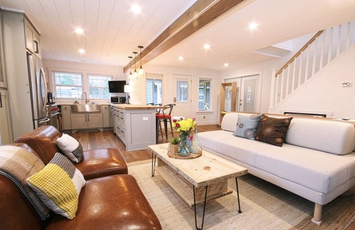 Spartanburg Cottage | 5★ Stunning Designer Cottage In Beautiful Neighborhood - Walk to Downtown