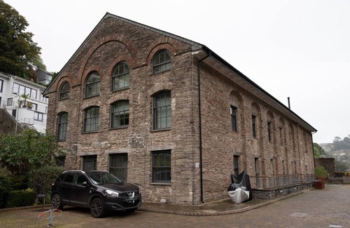 Dartmouth Apartment | 5 The Pottery - Two Bedroom Apartment, Sleeps 5