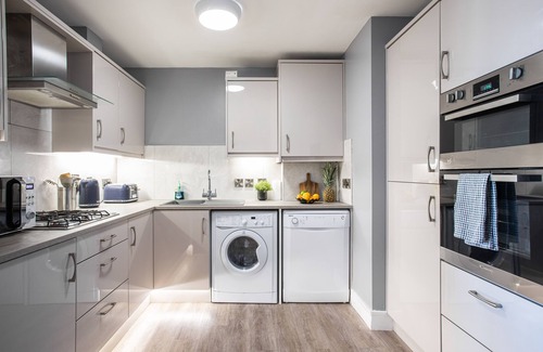 Queens Quarter Apartment | 5* Ultra Luxury, Great Views, Underground Parking
