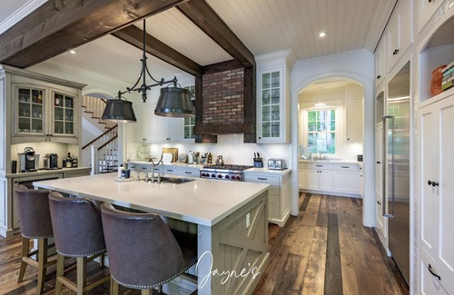 Seguin Cottage | 5-year old, Luxury Build on Joe! Immaculate Main + Guest Cottage! Tennis!