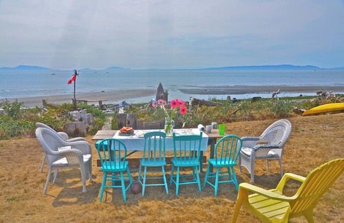 Point Roberts Cottage | 50 feet of exclusive unobstructed waterfront at South Beach, adorable cottage.