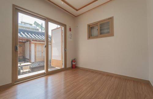 Sajik-dong Apartment | 50 m² Apartment ∙ 2 bedrooms ∙ 5 guests