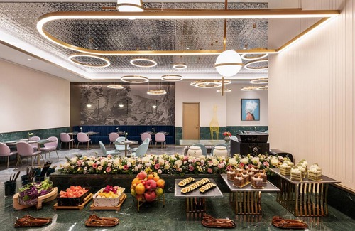 Zhengdong New Area Hotel | 50 m² Hotel ∙ 2 guests