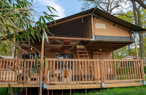 Huizen Other | 50 m² Tent ∙ 3 bedrooms ∙ 8 guests