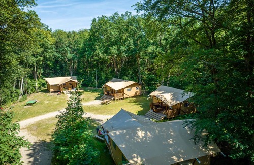 Huizen Other | 50 m² Tent ∙ 3 bedrooms ∙ 8 guests