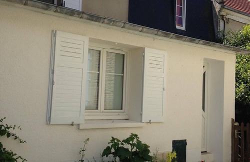 Saint-Regnobert-de-la-Cote-de-Nacre House | 50 metres from the sea, bright and functional cottage, sleeps 4