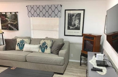 Donna House | 50 min to S Padre; 9 miles to Mexico for dental appts and medicine.