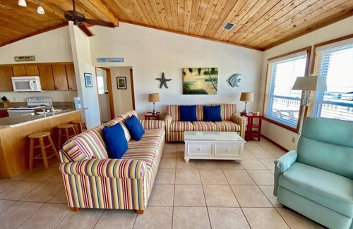 St. George Island House | 50% off Aug 23-30 AWESOME BEACH VIEWS! 1st Tier, on the Beach Boardwalk!