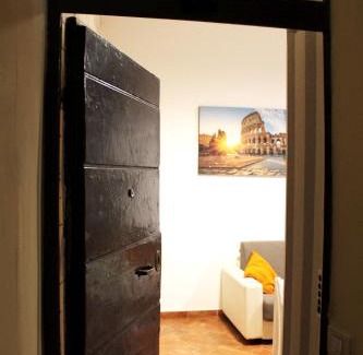 Celio Apartment | 50 Passi Colosseo Apartment