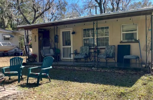 Nobleton Cottage | 50's style Florida cottage