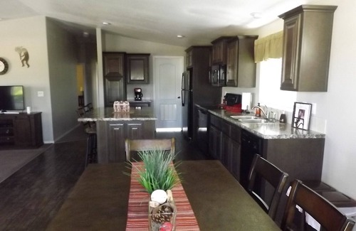 Page House | 50% to Book the Gecko Home - Clean 3BR - Sleeps 6- By TNT.