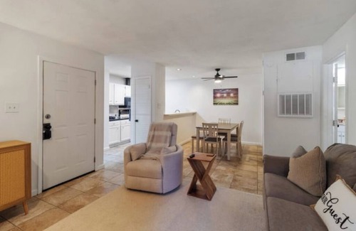 College Station Condo | 50 Yard Linenn