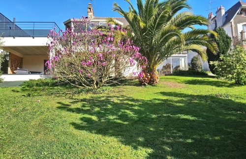 Saint-Quay-Portrieux Villa | 500 m from the sea apartment 75 m2 first floor in villa with large garden