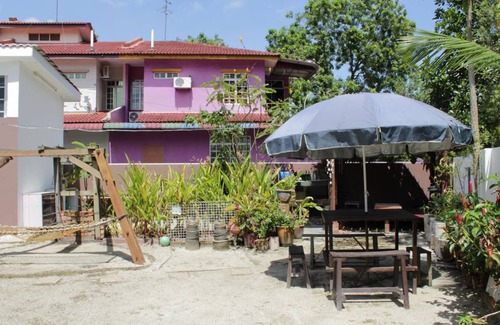 Taman Desa Tebrau Bed & Breakfast | 500 m² Bed and breakfast ∙ 4 guests