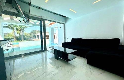 Ermionida Villa | 500 m² Villa ∙ 6 bedrooms ∙ 13 guests