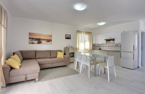 Liznjan House | 500 metres to the beach with private pool, sea view, wifi