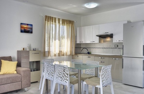 Liznjan House | 500 metres to the beach with private pool, sea view, wifi