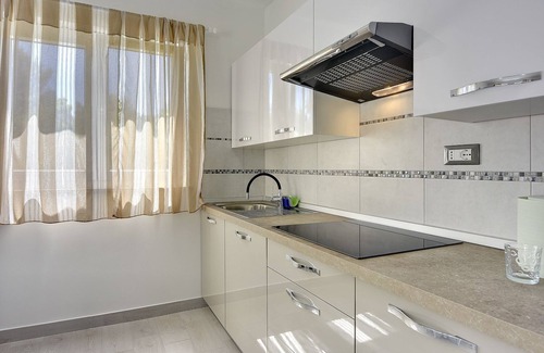 Liznjan House | 500 metres to the beach with private pool, sea view, wifi