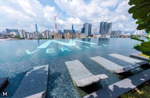 Taman Pertama Apartment | [500MbpsNETFLIX] Luxury Suite 6+1 Pax M Vertica