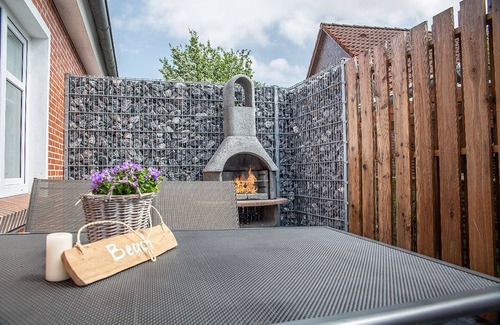 Carolinensiel Apartment | 50138 "Deichkajüte 7" - pure coziness: The friendly ground floor apartment (with