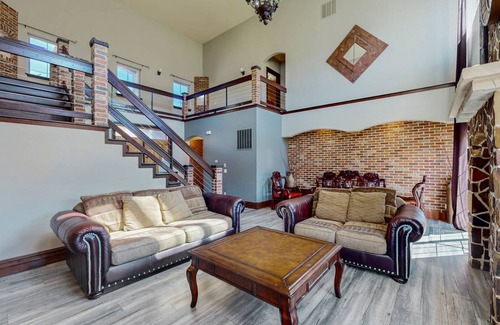 Gypsum House | 503 m² House ∙ 4 bedrooms ∙ 12 guests