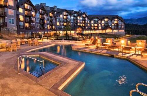 Cle Elum Apartment | 5036 Suncadia Lodge Penthouse with Full Kitchen & Balcony