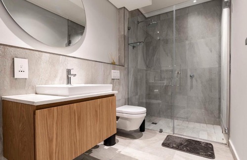 Sea Point Apartment | 504 The Cosmopolitan.... Views and luxury.