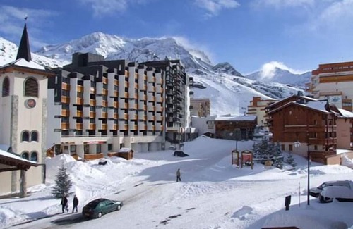 Val-Thorens Apartment | 50m from resort center, 2nd floor, fireplace or stove, tv, ski locker, 50m², Val Thorens