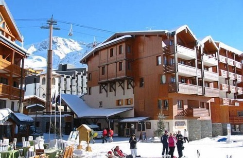 Val-Thorens Apartment | 50m from resort center, 2nd floor, fireplace or stove, tv, ski locker, 50m², Val Thorens