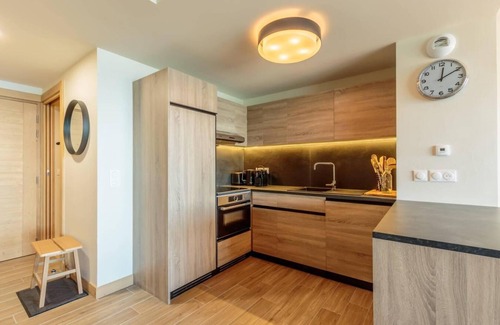 Arc-1600 Apartment | 50m from ski slopes, 3rd floor, view valley, fitness, swimming pool, sauna, hammam, balcony, parking