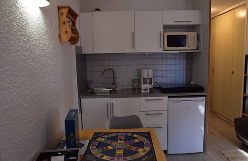 Montgenevre Apartment | 50m from ski slopes, 2nd floor, view mountain, balcony, parking, tv, ski locker, 18m², Montgenèvre