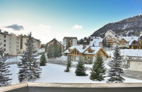 Montgenevre Apartment | 50m from ski slopes, 2nd floor, view mountain, balcony, parking, tv, ski locker, 18m², Montgenèvre