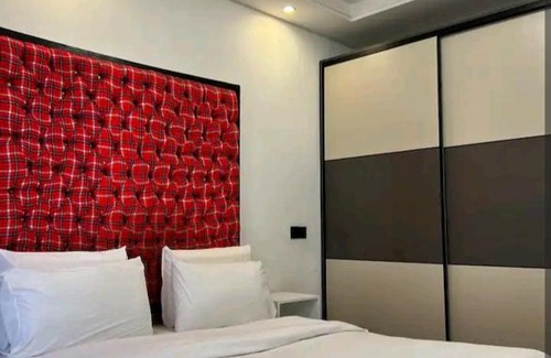 Thompson Estate Apartment | 50shadesofGrey