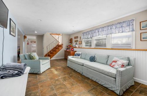Sandwich House | 51 Carman Avenue Sandwich - Cape Cod