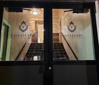 Miles City Hotel | 51 m² Hotel ∙ 7 guests