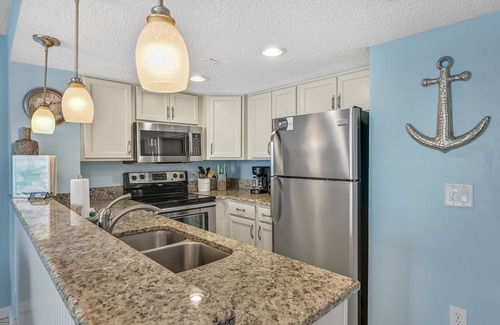 Destin Condo | 510 | Bar/Grill + Pool + Hot Tubs + Splash Pad!