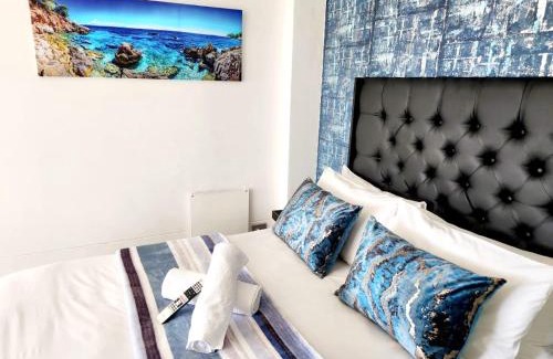 Strand Apartment | 519 On Breeze
