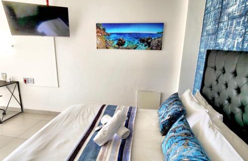 Strand Apartment | 519 On Breeze