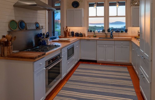 North Haven House | 52 Acre Oceanfront Retreat W/nature Trails And Beaches